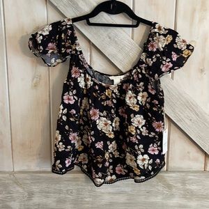 NWT black floral pattern crop top